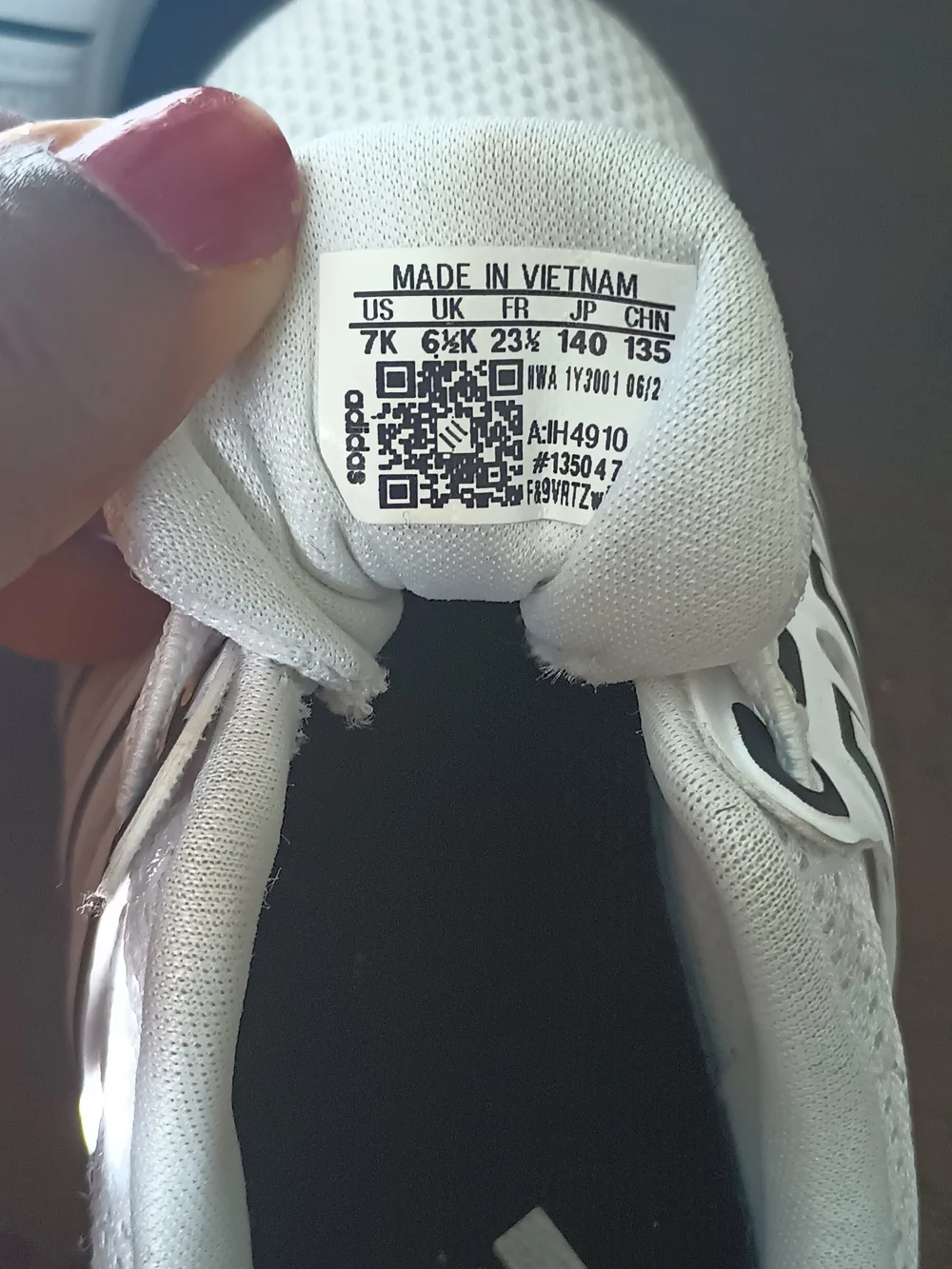 adidas lightweight sneaker